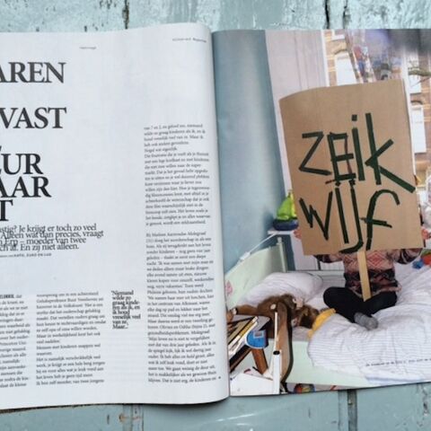 Illustratie bij: Waren ze maar alvast de deur uit (Barbara schrijft het van zich af in de Volkskrant)