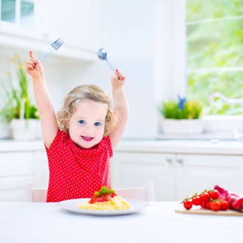 Illustratie bij: Wil je alsjeblieft NU eten? Mama heeft een afspraak!