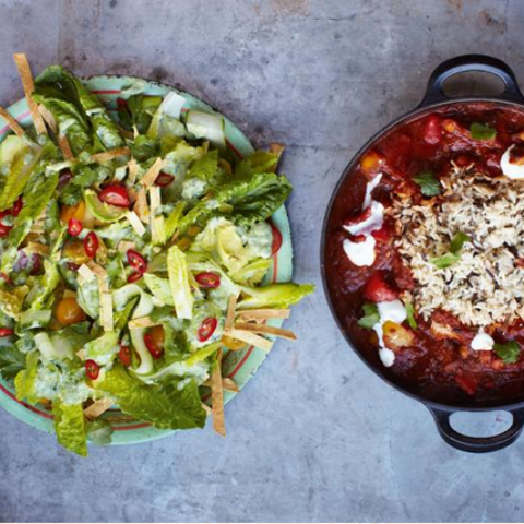 Illustratie bij: Heerlijke vegetarische chili met tortilla- en avocadosalade