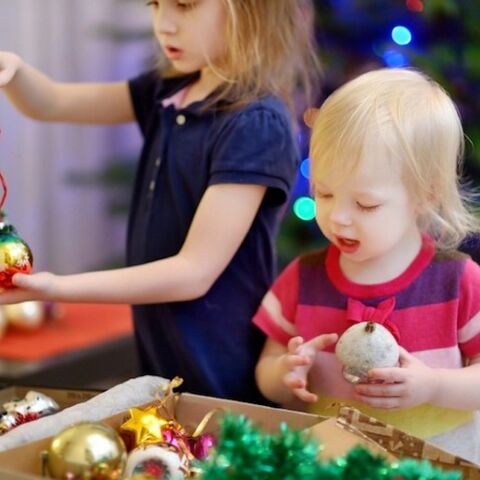 Illustratie bij: Zo koop en versier je een kerstboom met een peuter en een kleuter (in 77 stappen)