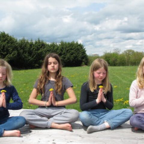 Illustratie bij: Lezersrubriek: een lesje kinderyoga