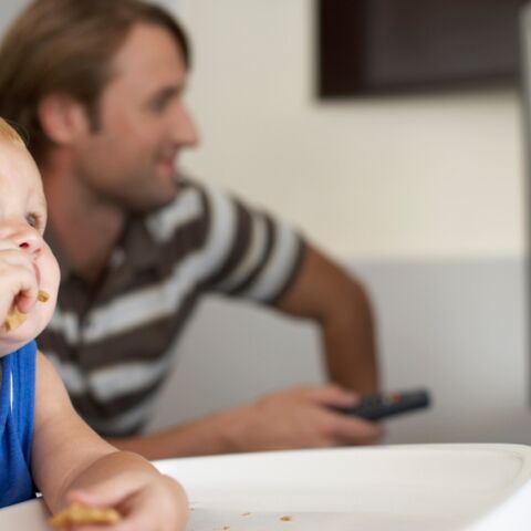Illustratie bij: Verrassend: Baby’s leren evenveel van televisie als prentenboek