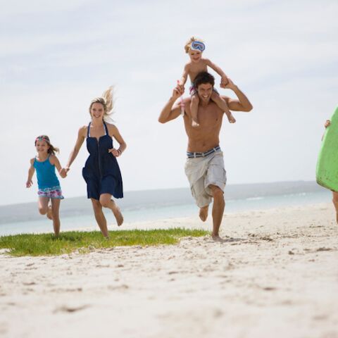 Illustratie bij: De zon? Die komt vanzelf in de zomer. Maar in herfstvakantie SNAK je ernaar!