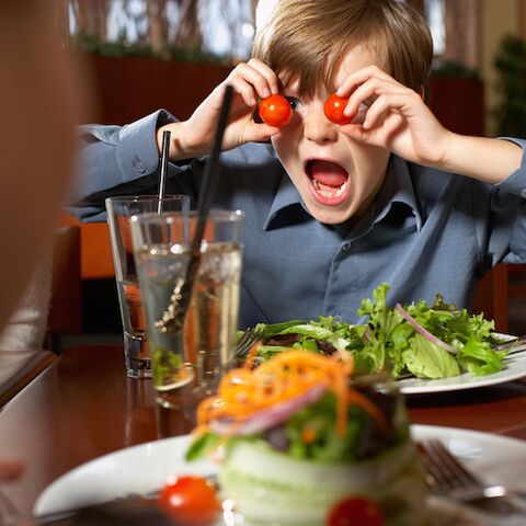 Illustratie bij: Uiteten met kleine kinderen (De Teleurstelling in Fasen!)