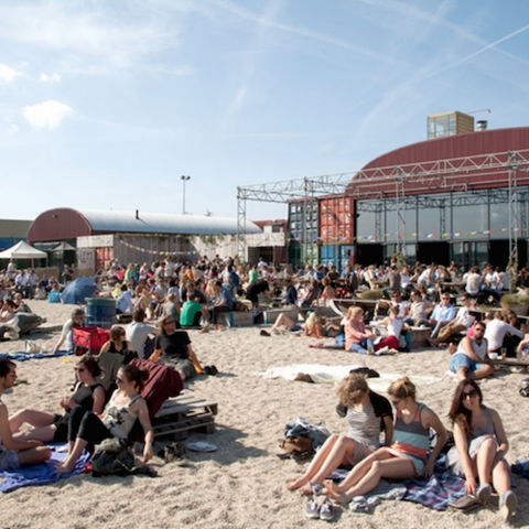 Illustratie bij: Uitje op zondag? Het hippe Pllek heeft een érg leuk kinderprogramma