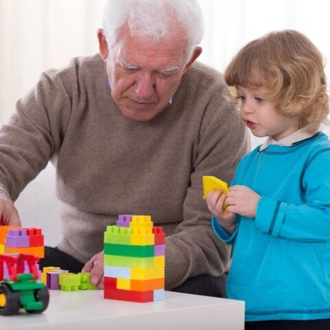 Illustratie bij: Een familielid als officiële gastouder? Dan houdt de kinderopvangtoeslag hiervan misschien wel op!