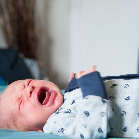 Illustratie bij: Laten huilen is slecht. Maar de hele nacht wakker zijn niet?