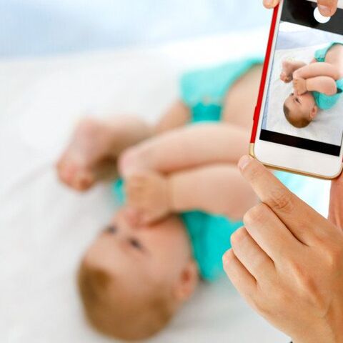 Illustratie bij: Een baby van een ander op social media zetten? Doe maar niet!