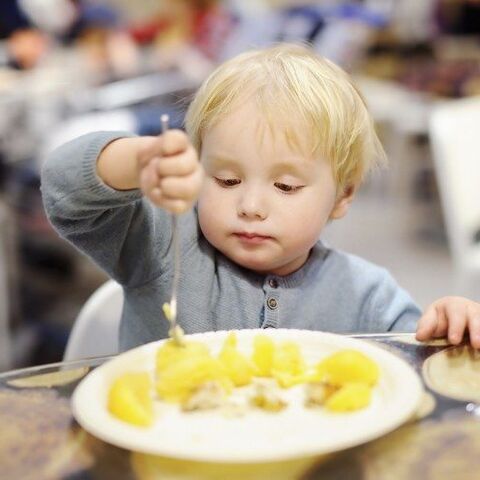 Illustratie bij: 10 Manieren om je peuter aan het eten te krijgen