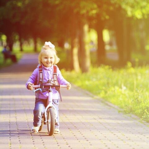 Illustratie bij: Weg met de driewieler, alle peuters op de loopfiets!