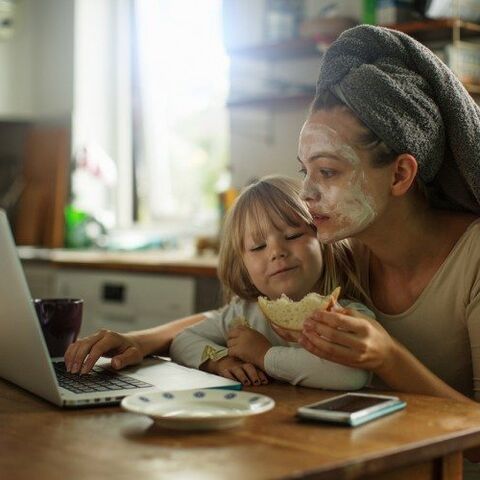 Illustratie bij: 20 tekenen dat het moederschap je hele leven heeft overgenomen