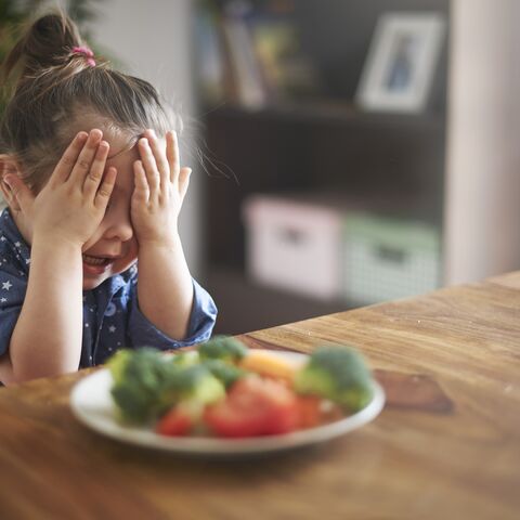 Illustratie bij: 30 Leugens die ik mijn kinderen vertel tijdens het avondeten