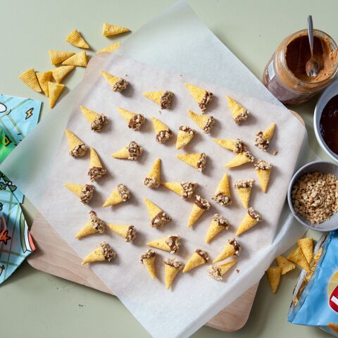 Illustratie bij: Bugles met pindakaas én chocolade, jajaja! Waarom hebben we daar niet eerder aan gedacht?