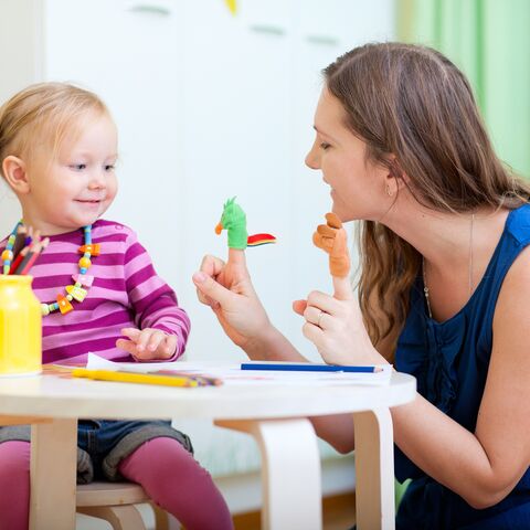 Illustratie bij: 12 dingen die je denkt als je kind niet zelf kan spelen