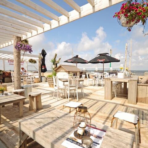 Illustratie bij: De hele dag genieten op het strand bij Strandclub Leuk in Kijkduin