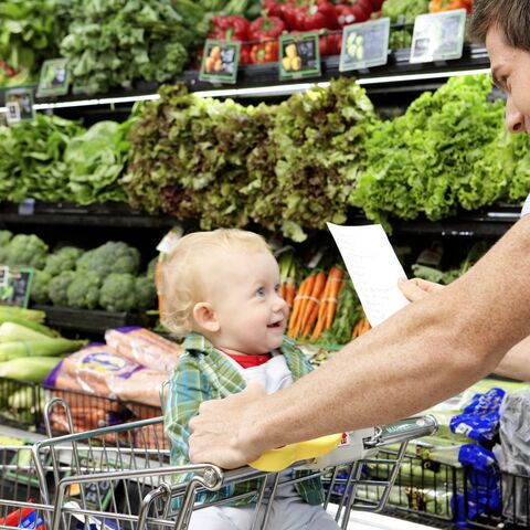 Illustratie bij: Boodschappen doen met een baby: zó doe je dat!