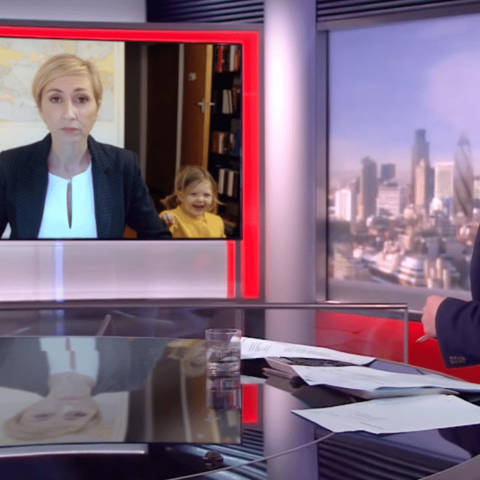 Illustratie bij: Deze parodie op het fragment van de thuiswerkende BBC correspondent is hilarisch