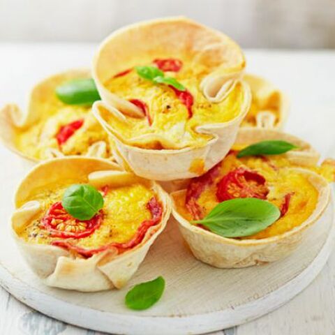 Illustratie bij: Dat wordt punten scoren vanavond met deze mini pizza quiches