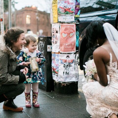 Illustratie bij: Te lief! Dit meisje dacht dat een bruid haar favoriete prinses was