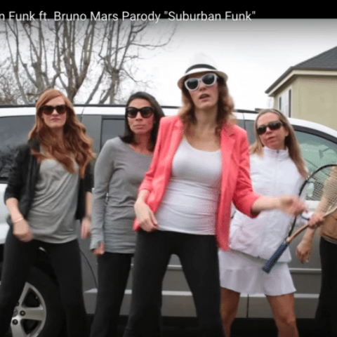 Illustratie bij: Haha, deze suburban mom maakte een geweldige parodie van Uptown Funk