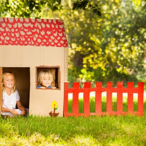 Illustratie bij: Franke zat een middagje in de tuin met de kinderen – kanonnen wat een werk!