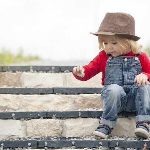 Illustratie bij: Weg met de hipsterkids, alle kinderen in een trainingsbroek!