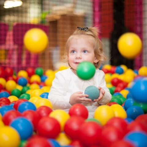 Illustratie bij: 18 Redenen waarom indoor speeltuinen de hel op aarde zijn