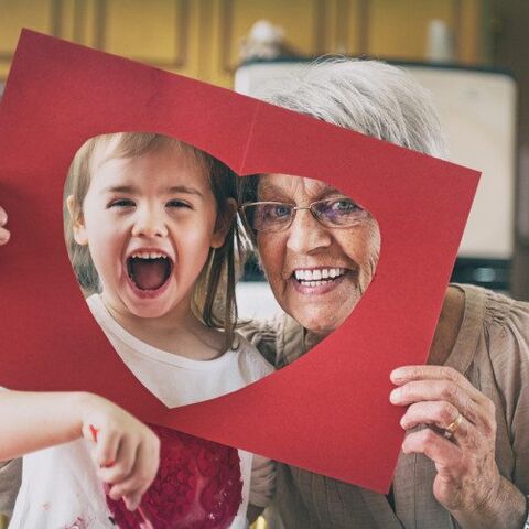 Illustratie bij: Wie is die vrouw die zich oma noemt? Want mijn moeder herken ik er niet in terug