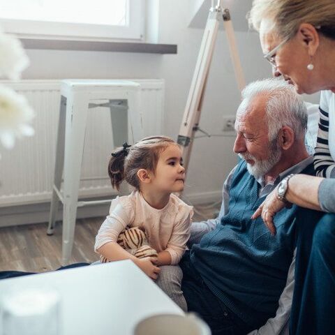 Illustratie bij: Onderzoek wijst uit: grootouders die oppassen leven langer