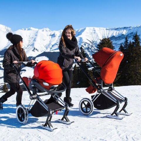 Illustratie bij: Te gek of levensgevaarlijk? Deze kinderwagen op ski’s