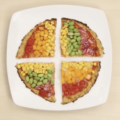 Illustratie bij: Van deze regenboogpizza wordt iedereen vrolijk