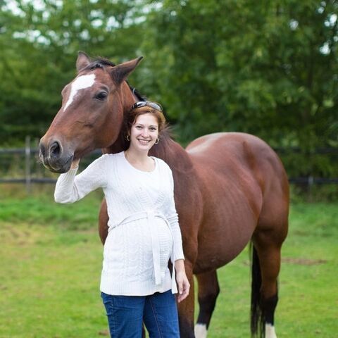 Illustratie bij: Hoe Annemieke (vijf maanden zwanger) van haar paard af viel (ohh…de baby!)