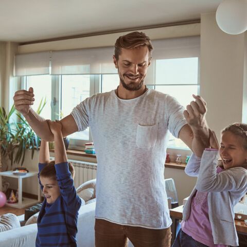 Illustratie bij: Zes tips voor thuiswerken als je partner papa-/mamadag heeft