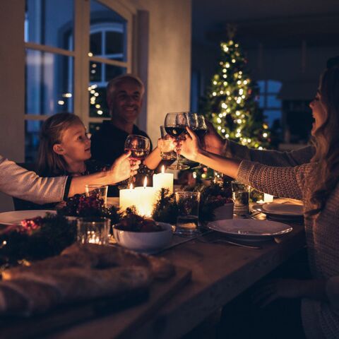 Illustratie bij: Dit jaar relaxed aan het kerstdiner (en zo krijg je dat voor elkaar)