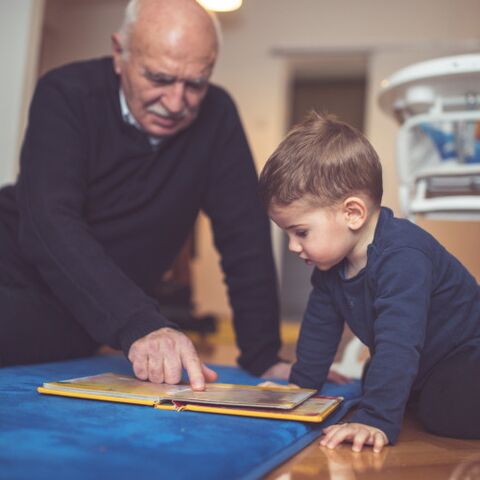 Illustratie bij: Opa en oma die fungeren als crèche is fantastisch, maar ook kwetsbaar