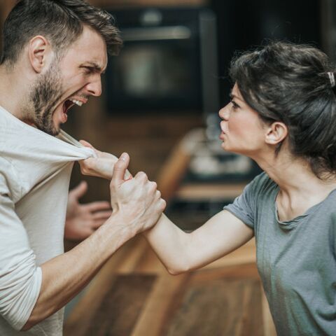 Illustratie bij: Heeft je kind ruzie met een ander kind? Gewoon de ouders slaan, dat schijnt normaal te zijn