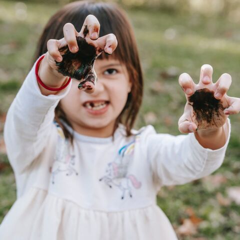 Illustratie bij: Ga weg met dat vieze grut! Als je aan kindersmetvrees lijdt