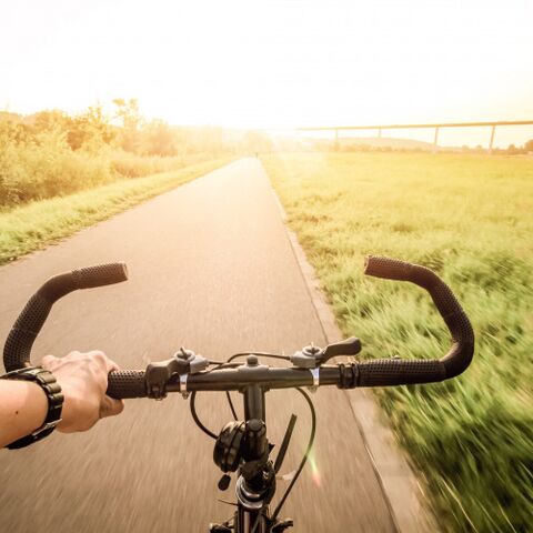 Illustratie bij: Denk om je gezondheid en blijf fietsen (ook al is de auto makkelijker met kinderen)!