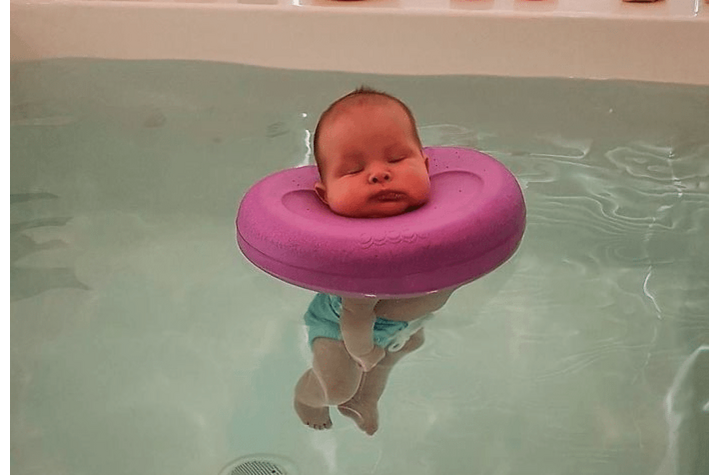 Er bestaan dus spa's voor baby's en de foto's zijn te schattig