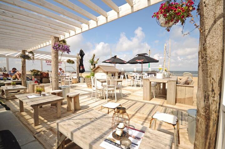 De hele dag genieten op het strand bij Strandclub Leuk in Kijkduin