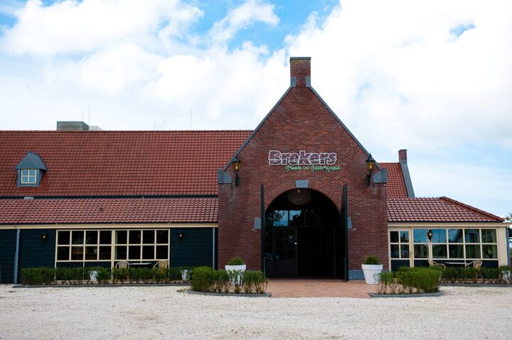 Uitwaaien op het strand en dan eten bij Brekers in Callantsoog