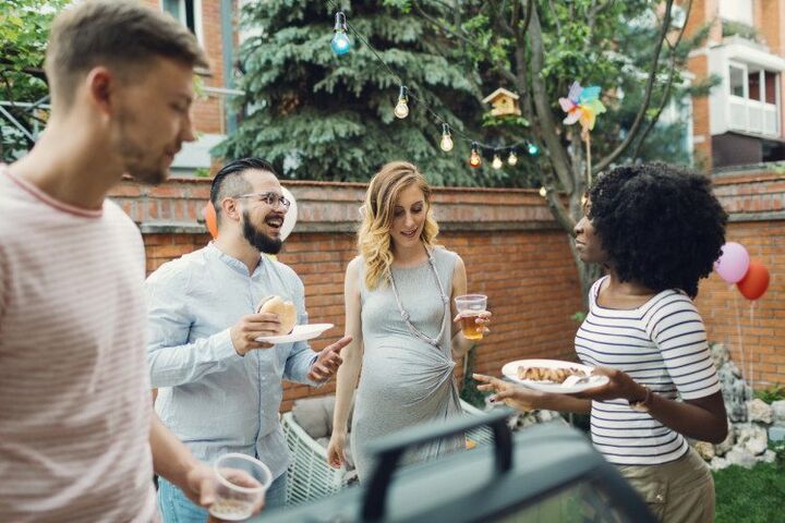 7 manieren om te dealen met vrouwen die de vader van je kind proberen te versieren