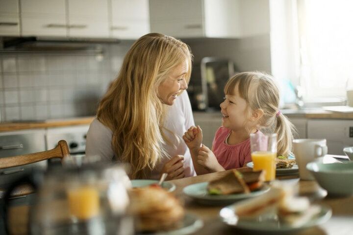 Pleidooi voor het ouderwetsch huismoederschap – wat is daar eigenlijk mis mee?