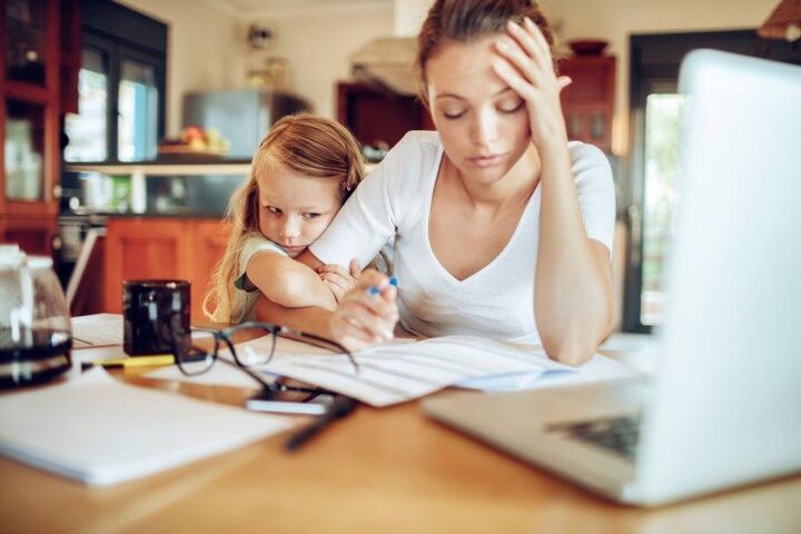 23 Dingen die je denkt als je probeert te werken met een peuter in de buurt