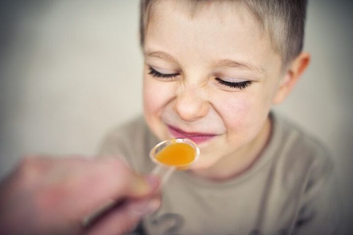 25 soorten kindermedicijnen die iedere moeder standaard in huis heeft