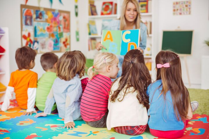 11 dingen die je denkt bij het brengen (en halen) van je kind bij de opvang