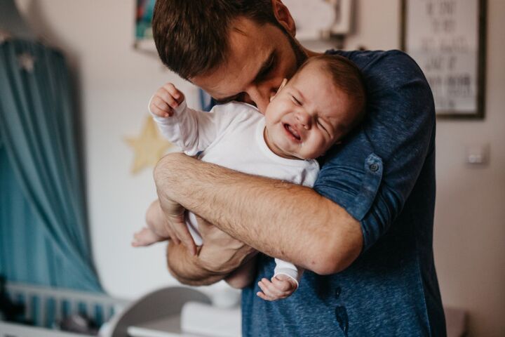 De hel die darmkrampjes heet: 'Hoezo onschuldig? Mijn baby lijdt!'