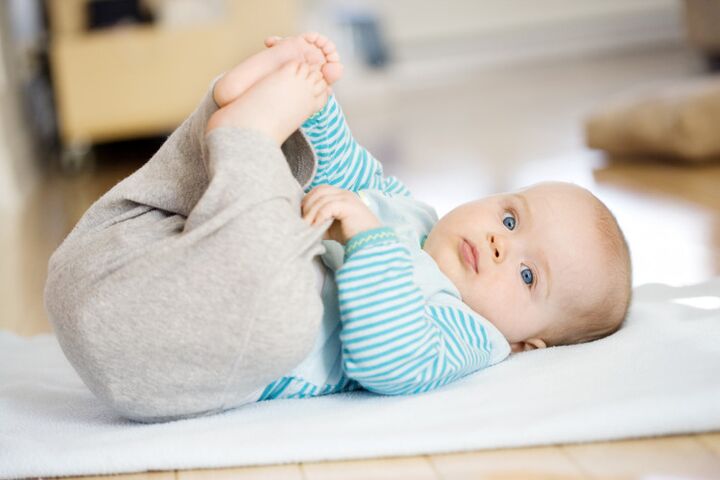 15 dingen die je denkt wanneer je baby voor de eerste keer omrolt