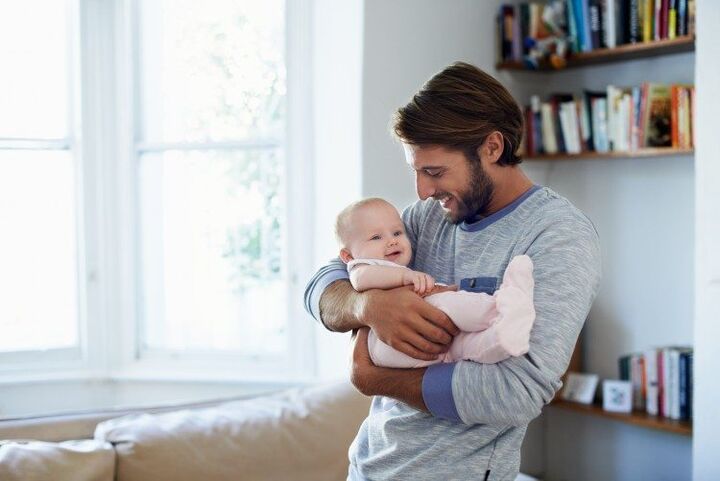 Marcel heeft een hele sterke mening over wat zijn babydochter nodig heeft