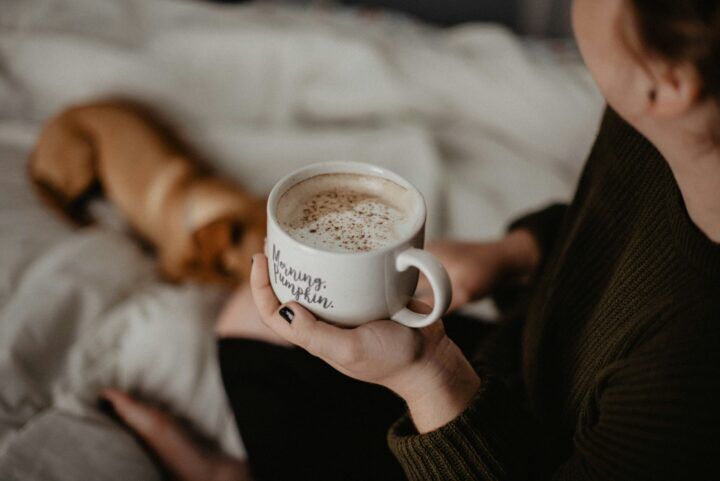 Vrouw met koffie